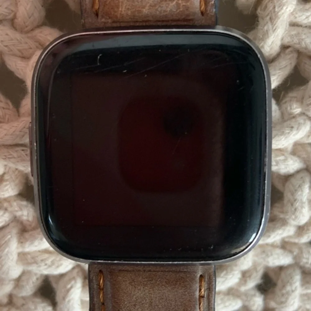 FITBIT‎ Versa 2 Smartwatch With Leather Band and Charger